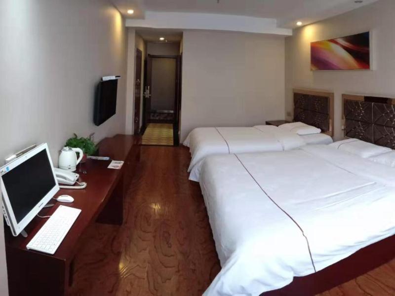 Greentree Inn Geermu Walking Street Business Hotel Golmud ภายนอก รูปภาพ