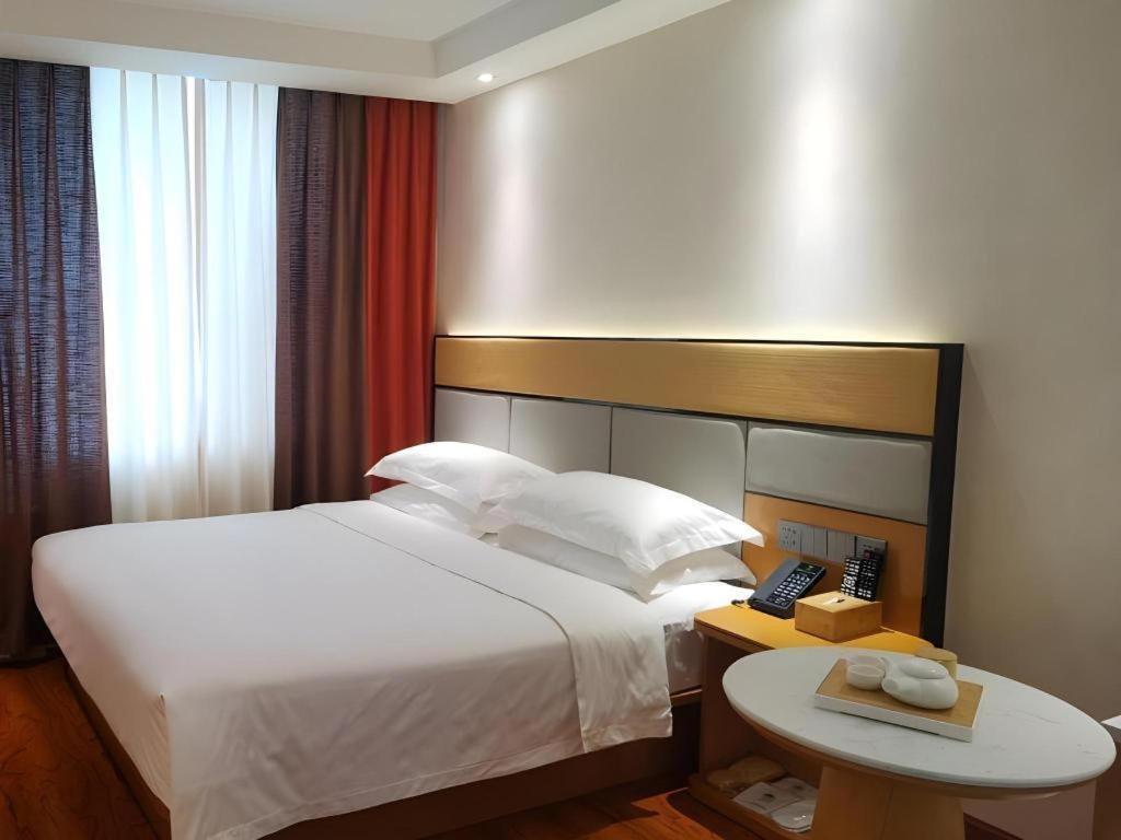 Greentree Inn Geermu Walking Street Business Hotel Golmud ภายนอก รูปภาพ