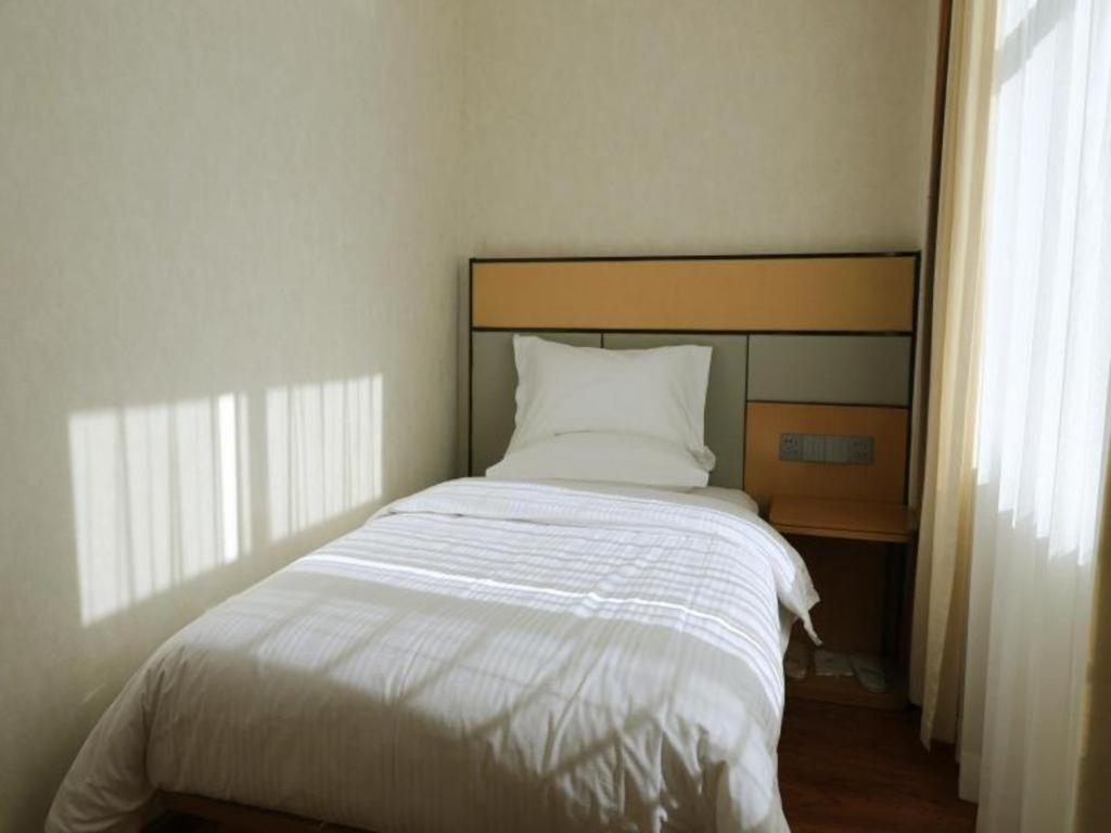 Greentree Inn Geermu Walking Street Business Hotel Golmud ภายนอก รูปภาพ