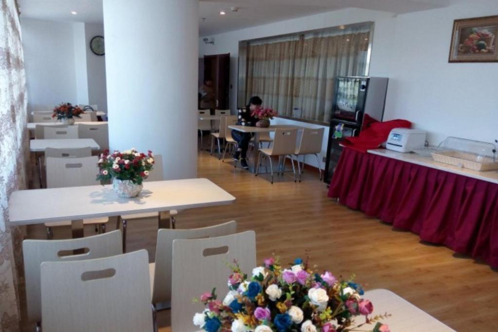 Greentree Inn Geermu Walking Street Business Hotel Golmud ภายนอก รูปภาพ