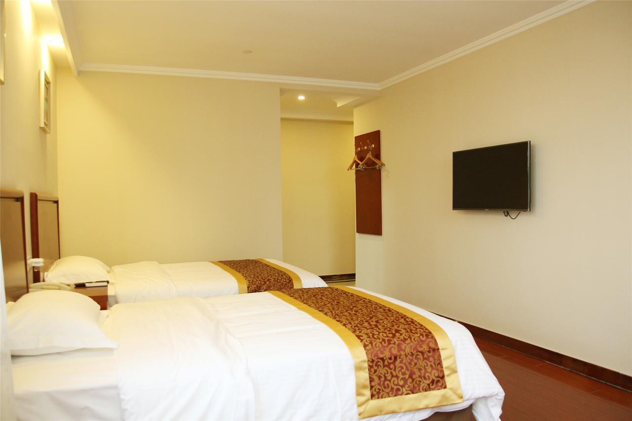Greentree Inn Geermu Walking Street Business Hotel Golmud ภายนอก รูปภาพ