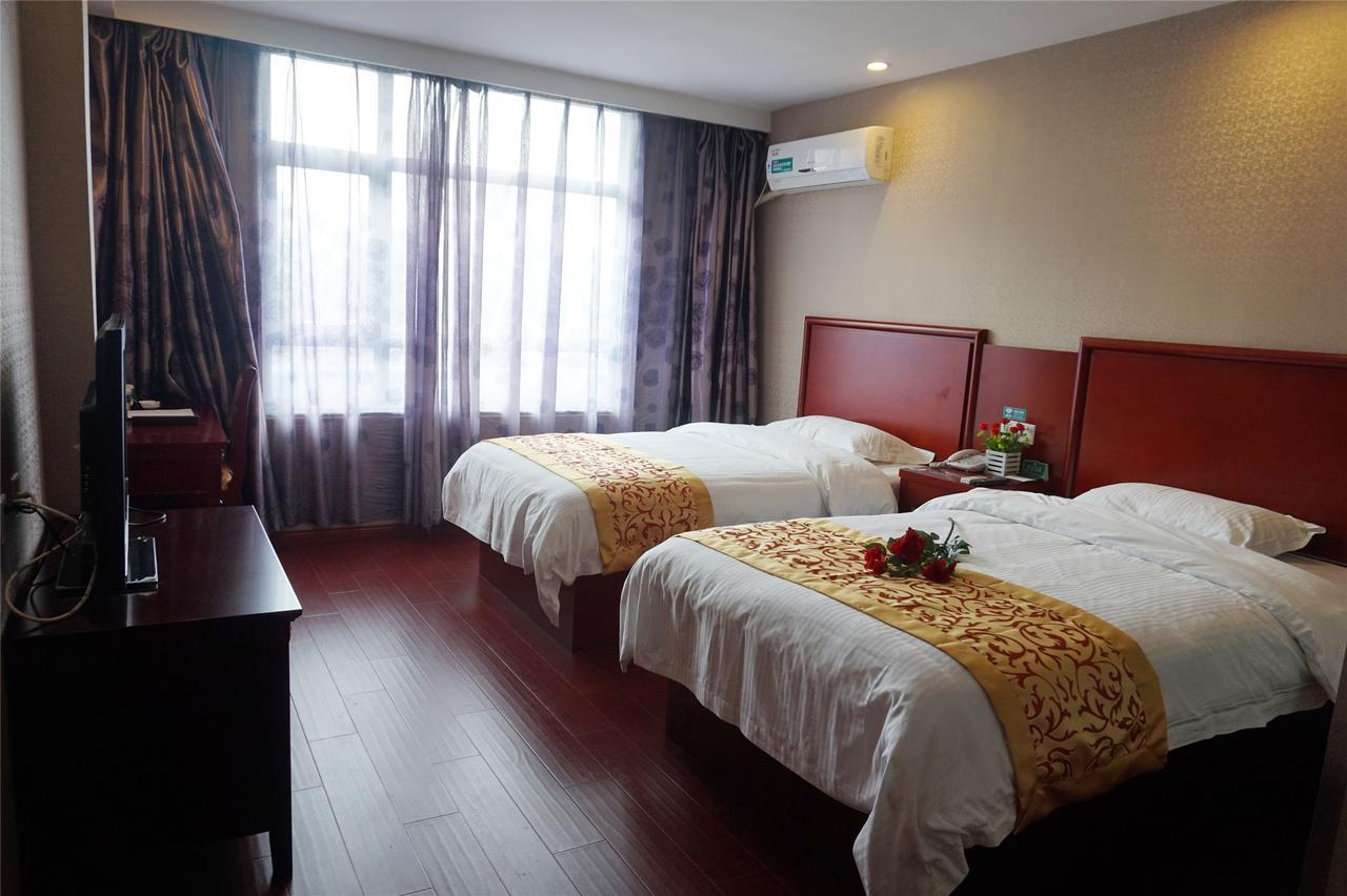 Greentree Inn Geermu Walking Street Business Hotel Golmud ภายนอก รูปภาพ